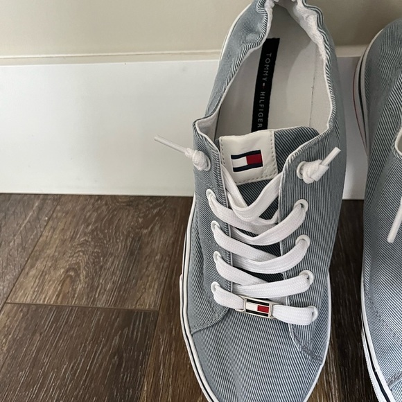 NEW TOMMY HILFIGER Odesi Lace-Up Sneakers, Blue Gray (Size 9.5 M) Nwot ! - Picture 11 of 11